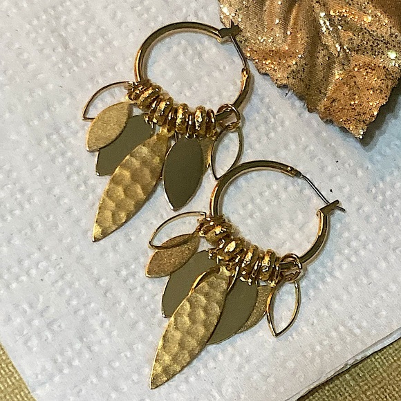 Museum Collection Sensitive Ears Gold-tone Hypo-allergenic hoop dangle Earrings - Picture 1 of 9